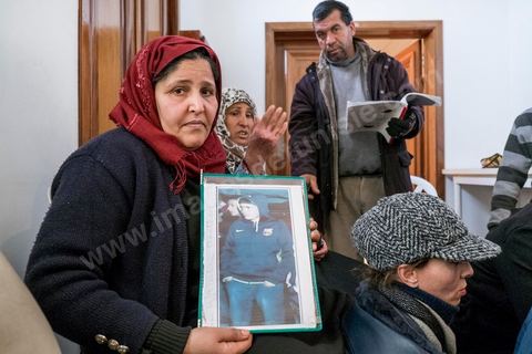 17 janvier : au bureau de la Ligue des Droits de l'Homme à Tunis, des familles de