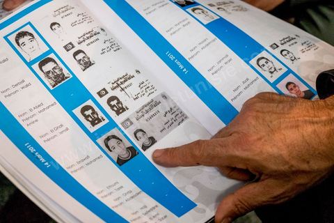 17 janvier : au bureau de la Ligue des Droits de l'Homme à Tunis, des familles de