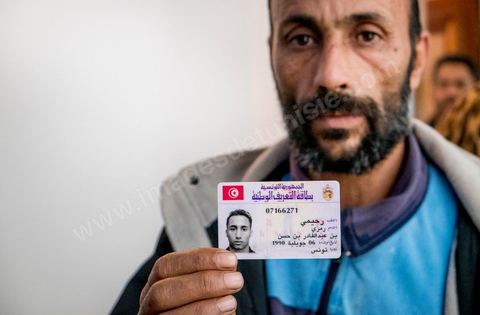 17 janvier : au bureau de la Ligue des Droits de l'Homme à Tunis, des familles de jeunes migrants partis vers les côtes italiennes en bateau clandestins et disparus en mer viennent pour réclamer une enquête.