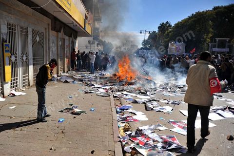 6 février 2013 : à l'annonce de l'assassinat du leader du Front Populaire Chokri Belaid, les jeunes de Gafsa (sud ouest tunisien) et des autres villes de Tunisie s'attaque au local d'Ennahdha. Le local d'Ennahdha de Gafsa sera vidé dans la rue et les affaires brulé en pleine rue jusqu'à l'intervention de la police.