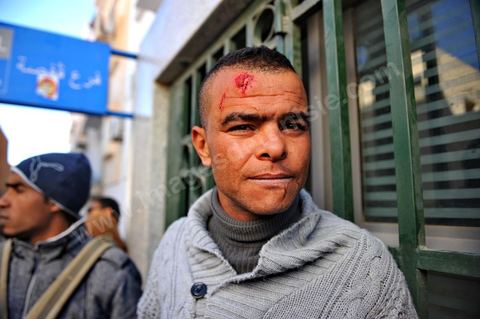 6 février 2013 : à l'annonce de l'assassinat du leader du Front Populaire Chokri Belaid, les jeunes de Gafsa (sud ouest tunisien) et des autres villes de Tunisie s'attaque au local d'Ennahdha. Le local d'Ennahdha de Gafsa sera vidé dans la rue et les affaires brulé en pleine rue jusqu'à l'intervention de la police.