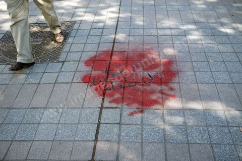 06 février 2013 : à l'annonce de l'assasinat le matin de Chokri Belaid, le leader du front Populaire, à Tunis, des rassemblements on lieu toute la journée sur l'avenue Habib Bourguiba et devant le Ministère de l'Intérieur entrainant des affrontements entre la police et les jeunes.