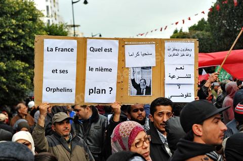 09 février 2013 : manifestation des partisans de Ennahdha sur l'avenue Habib Bourguiba à Tunis. Plus de 3.000 manifestants scandaient samedi des slogans pro-islamistes et anti-français dans le centre de Tunis lors d'un rassemblement à l'appel du parti islamiste au pouvoir Ennahda alors que la Tunisie est plongée dans l'incertitude depuis l'assassinat de l'opposant Chokri Belaïd.