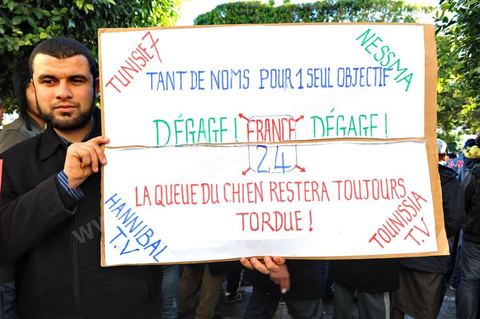09 février 2013 : manifestation des partisans de Ennahdha sur l'avenue Habib Bourguiba à Tunis. Plus de 3.000 manifestants scandaient samedi des slogans pro-islamistes et anti-français dans le centre de Tunis lors d'un rassemblement à l'appel du parti islamiste au pouvoir Ennahda alors que la Tunisie est plongée dans l'incertitude depuis l'assassinat de l'opposant Chokri Belaïd.