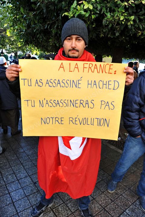 09 février 2013 : manifestation des partisans de Ennahdha sur l'avenue Habib Bourguiba à Tunis. Plus de 3.000 manifestants scandaient samedi des slogans pro-islamistes et anti-français dans le centre de Tunis lors d'un rassemblement à l'appel du parti islamiste au pouvoir Ennahda alors que la Tunisie est plongée dans l'incertitude depuis l'assassinat de l'opposant Chokri Belaïd.