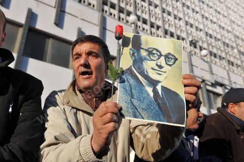 09 février 2013 : manifestation des partisans de Ennahdha sur l'avenue Habib Bourguiba à Tunis. Plus de 3.000 manifestants scandaient samedi des slogans pro-islamistes et anti-français dans le centre de Tunis lors d'un rassemblement à l'appel du parti islamiste au pouvoir Ennahda alors que la Tunisie est plongée dans l'incertitude depuis l'assassinat de l'opposant Chokri Belaïd.