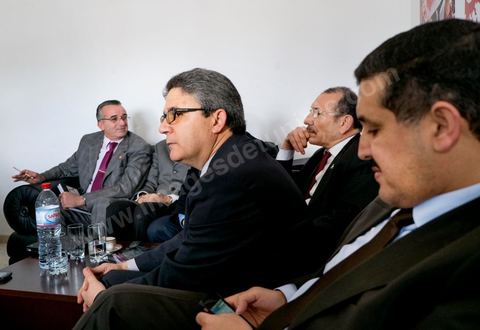 11 février 2013 : Réunion du Bureau exécutif du CPR juste avant la Conférence de Presse. Les trois ministres et deux secrétaires d’Etat issus du Congrès Pour la République ne démissionnent plus. C’est Mohamed Abbou, le secrétaire général du CPR, qui l’a affirmé lors d’une conférence de presse tenue dans la matinée de ce lundi 11 février, à l’Africa.