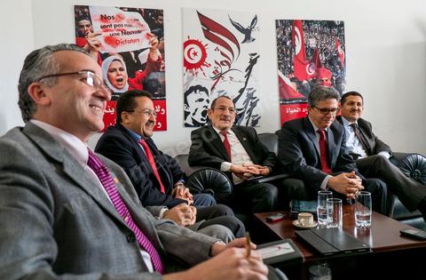 11 février 2013 : Réunion du Bureau exécutif du CPR juste avant la Conférence de Presse. Les trois ministres et deux secrétaires d’Etat issus du Congrès Pour la République ne démissionnent plus. C’est Mohamed Abbou, le secrétaire général du CPR, qui l’a affirmé lors d’une conférence de presse tenue dans la matinée de ce lundi 11 février, à l’Africa.