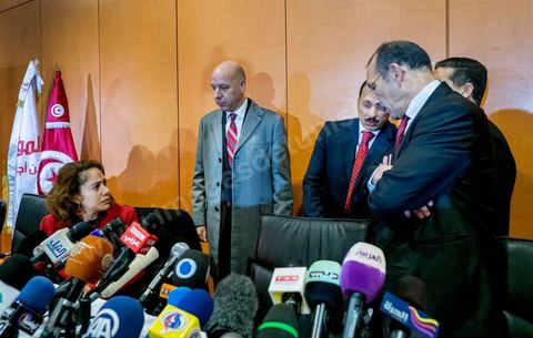11 février 2013 : Les trois ministres et deux secrétaires d’Etat issus du Congrès Pour la République ne démissionnent plus. C’est Mohamed Abbou, le secrétaire général du CPR, qui l’a affirmé lors d’une conférence de presse tenue dans la matinée de ce lundi 11 février, à l’Africa.