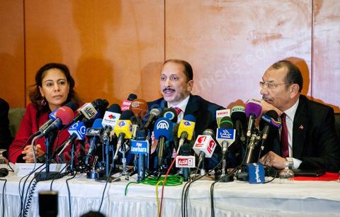 11 février 2013 : Les trois ministres et deux secrétaires d’Etat issus du Congrès Pour la République ne démissionnent plus. C’est Mohamed Abbou, le secrétaire général du CPR, qui l’a affirmé lors d’une conférence de presse tenue dans la matinée de ce lundi 11 février, à l’Africa.
