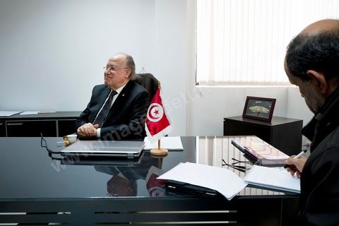 12 février 2013 : dans son bureau avec son staff debrief après la conférence de presse. Conférence de presse de Mustapha Ben Jaafar, Président de l'Assemblée Nationale Constituante au siège de son parti Ettakatol. Il a annoncé devant la presse que son parti Ettakatol, membre de la coalition gouvernementale, soutenait le chef de gouvernement. " Le pays a besoin d'un nouveau départ, la réconciliation nationale est nécessaire, a-t-il souligné. Ou ça passe, ou ça casse". " Ce mot n'a plus de sens, a ajouté Mustapha Ben Jaafar, interrogé sur la démission des ministres Ettakatol. Ils sont démissionnés".