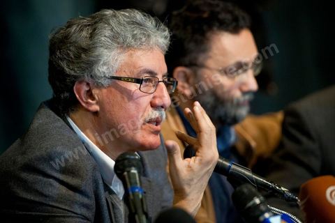 12 février 2013 : Hamma Hammami, leader du Front Populaire tient une conférence de presse à Tunis. M. Hammami s’est dit opposé à une telle initiative, foncièrement « incorrecte tant sur le fond que sur la forme » car, loin de résoudre les problèmes actuels, elle serait susceptible d’en créer d’autres. Il s’est dit, par ailleurs, favorable à la mise en place de réelles solutions alternatives afin d’assurer une éventuelle sortie de crise.