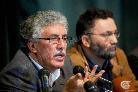 12 février 2013 : Hamma Hammami, leader du Front Populaire tient une conférence de presse à Tunis. M. Hammami s’est dit opposé à une telle initiative, foncièrement « incorrecte tant sur le fond que sur la forme » car, loin de résoudre les problèmes actuels, elle serait susceptible d’en créer d’autres. Il s’est dit, par ailleurs, favorable à la mise en place de réelles solutions alternatives afin d’assurer une éventuelle sortie de crise.