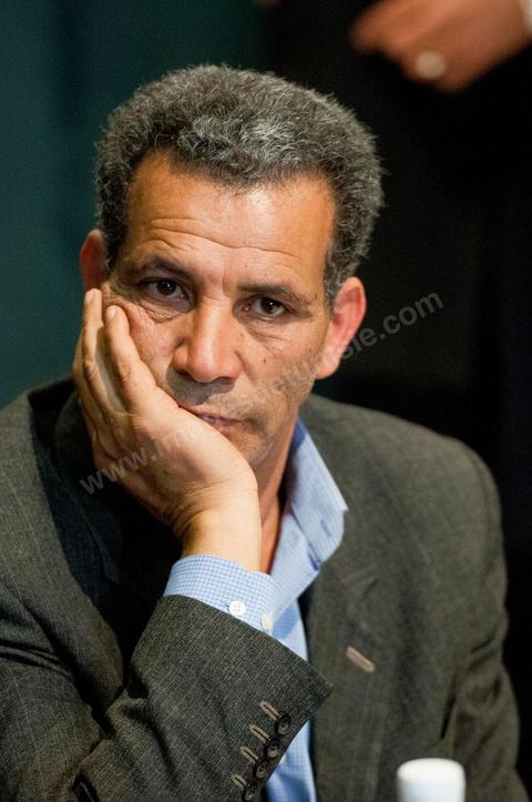 12 février 2013 : Hamma Hammami, leader du Front Populaire tient une conférence de presse à Tunis. M. Hammami s’est dit opposé à une telle initiative, foncièrement « incorrecte tant sur le fond que sur la forme » car, loin de résoudre les problèmes actuels, elle serait susceptible d’en créer d’autres. Il s’est dit, par ailleurs, favorable à la mise en place de réelles solutions alternatives afin d’assurer une éventuelle sortie de crise.