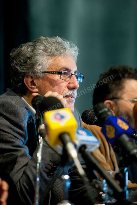 12 février 2013 : Hamma Hammami, leader du Front Populaire tient une conférence de presse à Tunis. M. Hammami s’est dit opposé à une telle initiative, foncièrement « incorrecte tant sur le fond que sur la forme » car, loin de résoudre les problèmes actuels, elle serait susceptible d’en créer d’autres. Il s’est dit, par ailleurs, favorable à la mise en place de réelles solutions alternatives afin d’assurer une éventuelle sortie de crise.
