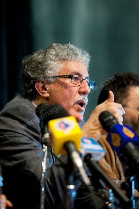 12 février 2013 : Hamma Hammami, leader du Front Populaire tient une conférence de presse à Tunis. M. Hammami s’est dit opposé à une telle initiative, foncièrement « incorrecte tant sur le fond que sur la forme » car, loin de résoudre les problèmes actuels, elle serait susceptible d’en créer d’autres. Il s’est dit, par ailleurs, favorable à la mise en place de réelles solutions alternatives afin d’assurer une éventuelle sortie de crise.
