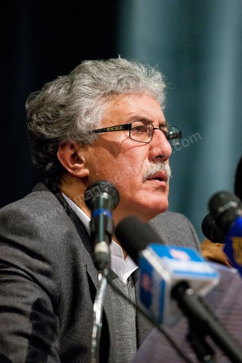 12 février 2013 : Hamma Hammami, leader du Front Populaire tient une conférence de presse à Tunis. M. Hammami s’est dit opposé à une telle initiative, foncièrement « incorrecte tant sur le fond que sur la forme » car, loin de résoudre les problèmes actuels, elle serait susceptible d’en créer d’autres. Il s’est dit, par ailleurs, favorable à la mise en place de réelles solutions alternatives afin d’assurer une éventuelle sortie de crise.