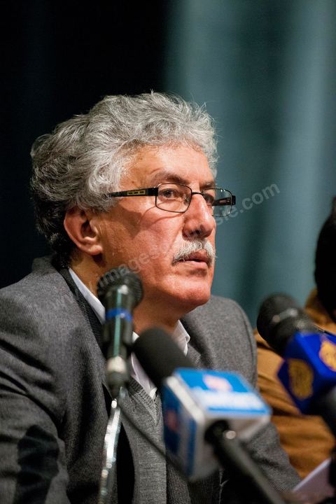 12 février 2013 : Hamma Hammami, leader du Front Populaire tient une conférence de presse à Tunis. M. Hammami s’est dit opposé à une telle initiative, foncièrement « incorrecte tant sur le fond que sur la forme » car, loin de résoudre les problèmes actuels, elle serait susceptible d’en créer d’autres. Il s’est dit, par ailleurs, favorable à la mise en place de réelles solutions alternatives afin d’assurer une éventuelle sortie de crise.