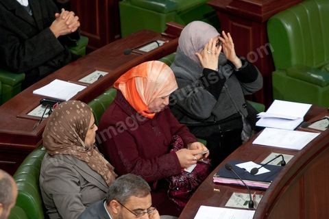 14 février 2013 : députées nahdhaouistes. convocation d'une séance extraordinaire à l'Assemblée Constituante pour débattre de la situation de crise polituqe en cours suite à l'assassinat de Chokri Belaid et l'annonce d ela formation d'un gouvernement de technocrates par Hammadi Jebali, Premier Ministre