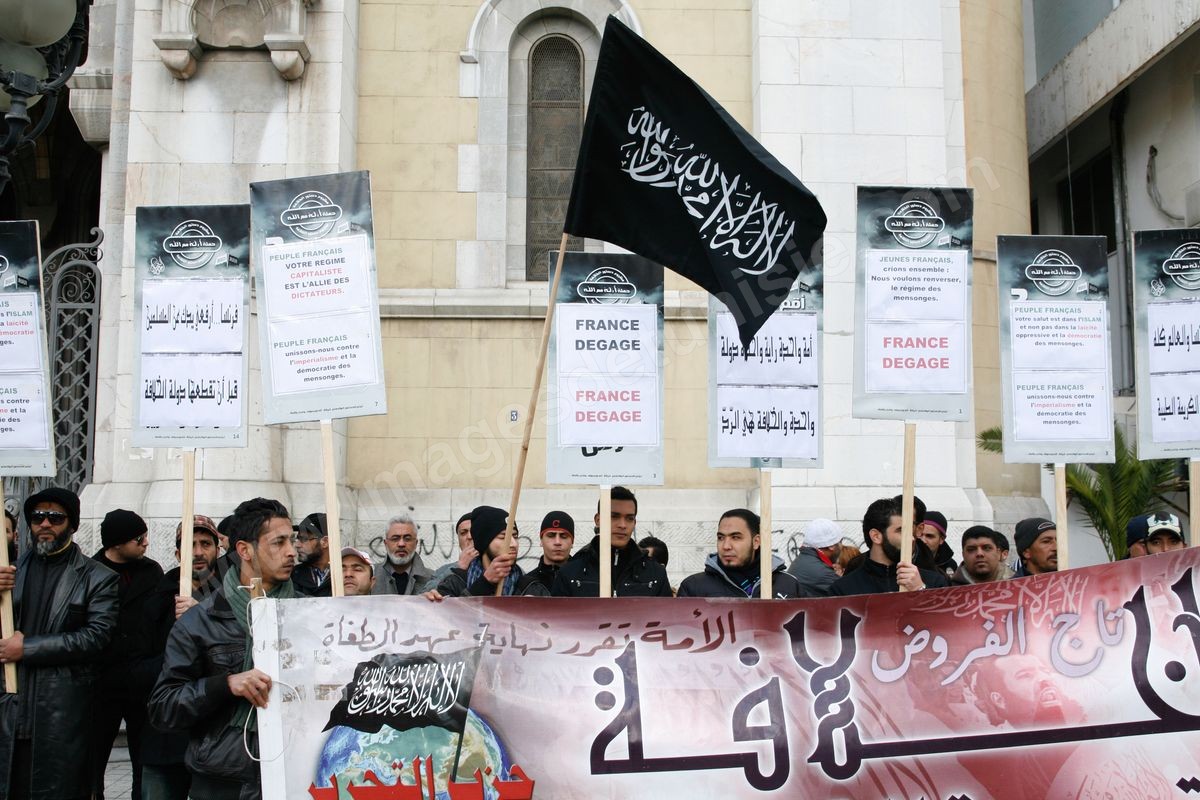 M20-100 Manif Hizbt Tahrir devant amb de France 14022013
