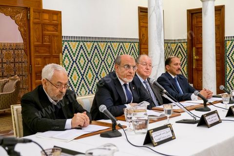 15 février 2013 : autour de Hammadi Jebali, Premier Ministre, et des chefs de partis de la troika au pouvoir, Rached Ghannouchi, Ennahdha, Mustapha Ben Jaafar, Ettakatol et Mohamed Abbou, CPR, les autres représentants des partis politiques se réunissent depuis ce vendredi pour eesayer de former un gouvernement de consensus national dans cette période de crise politique, mais aussi sociale et économique.