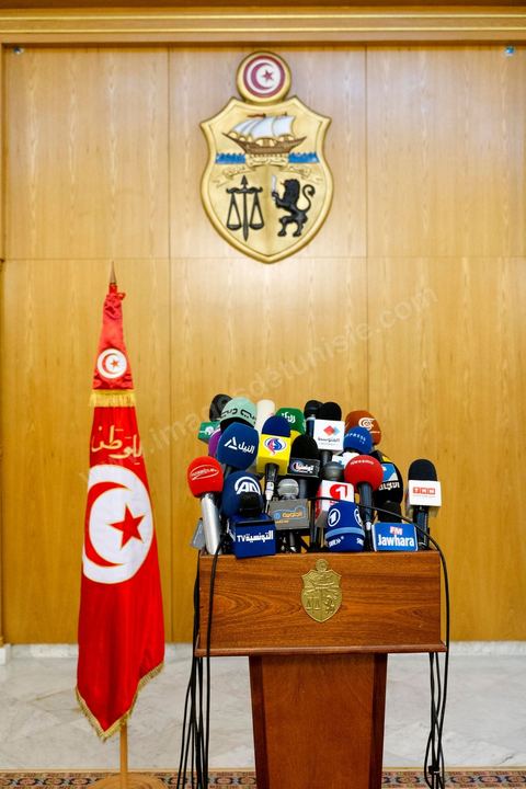 15 février 2013 : Les journalistes attendent l'intervention de Jebali à la presse. Autour de Hammadi Jebali, Premier Ministre, et des chefs de partis de la troika au pouvoir, Rached Ghannouchi, Ennahdha, Mustapha Ben Jaafar, Ettakatol et Mohamed Abbou, CPR, les autres représentants des partis politiques se réunissent depuis ce vendredi pour eesayer de former un gouvernement de consensus national dans cette période de crise politique, mais aussi sociale et économique.