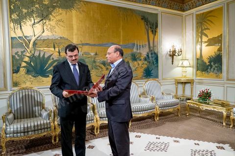 22 février 2013 : Palais Présidentiel de Carthage, Moncef Marzouki, Président de la République, reçoit Ali Laryedh, le nouveau Premier Ministre, choisit par le parti Ennahdha. Le Président remet sa décision au Premier Ministre. Puis intervention de Ali Laryedh. 