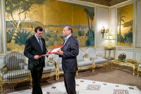 22 février 2013 : Palais Présidentiel de Carthage, Moncef Marzouki, Président de la République, reçoit Ali Laryedh, le nouveau Premier Ministre, choisit par le parti Ennahdha. Le Président remet sa décision au Premier Ministre. Puis intervention de Ali Laryedh. 