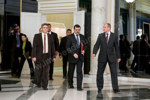 22 février 2013 : Palais Présidentiel de Carthage, Moncef Marzouki, Président de la République, reçoit Ali Laryedh, le nouveau Premier Ministre, choisit par le parti Ennahdha. Le Président remet sa décision au Premier Ministre. Puis intervention de Ali Laryedh. 