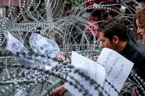 23 février 2013 : près de 3000 partisans et citoyens sont venus protester devant le Ministère de l'Intérieur pour la lenteur de l'enquête sur l'assassinat du militant politique Chokri Belaid le 6 février dernier. Les slogans ont aussi accusé le parti au pouvoir Ennahdha et son dirigeant Rached Ghannouchi.