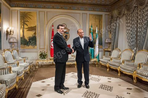 8 mars 2013 : Ali Larayedh, nommé nouveau Premier Ministre tunisien il y a deux semaines vient remettre au Président de la République Moncef Marzouki, la liste des noms pour son nouveau gouvernement. Puis présentation à la presse d ela composition de son nouveau gouvernement qui doit avoir l'approbation de l'Assemblée en début de semaine prochaine.