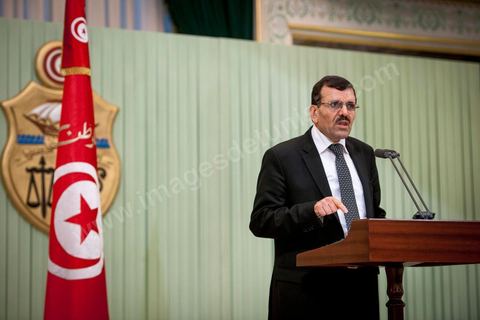 8 mars 2013 : Ali Larayedh, nommé nouveau Premier Ministre tunisien il y a deux semaines vient remettre au Président de la République Moncef Marzouki, la liste des noms pour son nouveau gouvernement. Puis présentation à la presse d ela composition de son nouveau gouvernement qui doit avoir l'approbation de l'Assemblée en début de semaine prochaine.