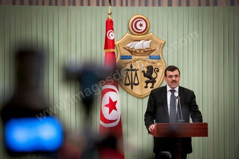 8 mars 2013 : Ali Larayedh, nommé nouveau Premier Ministre tunisien il y a deux semaines vient remettre au Président de la République Moncef Marzouki, la liste des noms pour son nouveau gouvernement. Puis présentation à la presse d ela composition de son nouveau gouvernement qui doit avoir l'approbation de l'Assemblée en début de semaine prochaine.