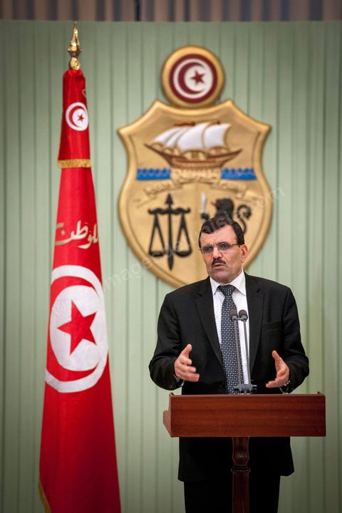 8 mars 2013 : Ali Larayedh, nommé nouveau Premier Ministre tunisien il y a deux semaines vient remettre au Président de la République Moncef Marzouki, la liste des noms pour son nouveau gouvernement. Puis présentation à la presse d ela composition de son nouveau gouvernement qui doit avoir l'approbation de l'Assemblée en début de semaine prochaine.