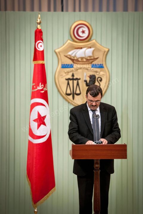 8 mars 2013 : Ali Larayedh, nommé nouveau Premier Ministre tunisien il y a deux semaines vient remettre au Président de la République Moncef Marzouki, la liste des noms pour son nouveau gouvernement. Puis présentation à la presse d ela composition de son nouveau gouvernement qui doit avoir l'approbation de l'Assemblée en début de semaine prochaine.