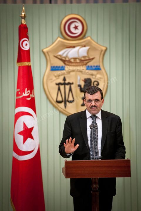 8 mars 2013 : Ali Larayedh, nommé nouveau Premier Ministre tunisien il y a deux semaines vient remettre au Président de la République Moncef Marzouki, la liste des noms pour son nouveau gouvernement. Puis présentation à la presse d ela composition de son nouveau gouvernement qui doit avoir l'approbation de l'Assemblée en début de semaine prochaine.