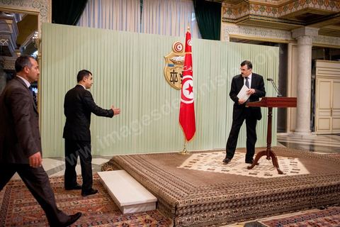 8 mars 2013 : Ali Larayedh, nommé nouveau Premier Ministre tunisien il y a deux semaines vient remettre au Président de la République Moncef Marzouki, la liste des noms pour son nouveau gouvernement. Puis présentation à la presse d ela composition de son nouveau gouvernement qui doit avoir l'approbation de l'Assemblée en début de semaine prochaine.