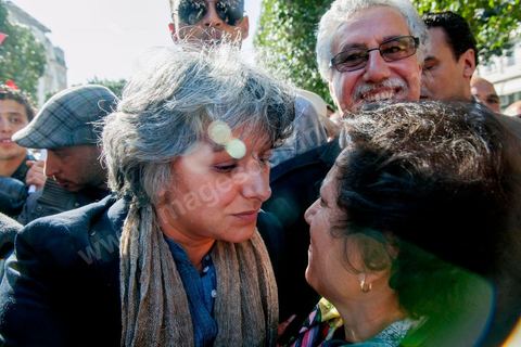 09 mars 2013 : Basma Khalfaoui, veuve de Chokri Belaid, Radhia Nasraoui et Hamma Hamami sur l'avenue Habib Bourguiba à Tunis, près de 3000 manifestants pour commémorer la femme de la Femme et le décès de Chokri Belaid le 6 février. Plusieurs personnalités politiques, des activistes de la société civile et des artistes  ont répondu présent à l'appel de la commission Femmes de l'UGTT ainsi que d'autres organisations féministes.