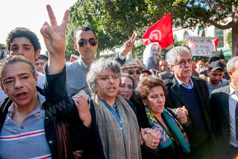 09 mars 2013 : Basma Khalfaoui, veuve de Chokri Belaid, Radhia Nasraoui et Hamma Hamami sur l'avenue Habib Bourguiba à Tunis, près de 3000 manifestants pour commémorer la femme de la Femme et le décès de Chokri Belaid le 6 février. Plusieurs personnalités politiques, des activistes de la société civile et des artistes  ont répondu présent à l'appel de la commission Femmes de l'UGTT ainsi que d'autres organisations féministes.