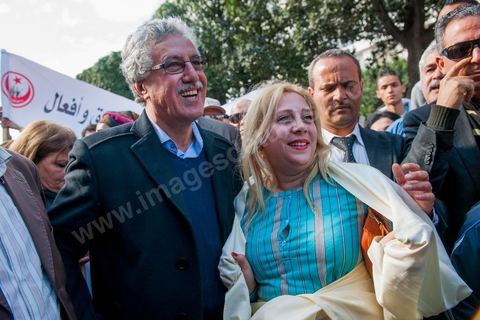 09 mars 2013 : Hamma Hamami sur l'avenue Habib Bourguiba à Tunis, près de 3000 manifestants pour commémorer la femme de la Femme et le décès de Chokri Belaid le 6 février. Plusieurs personnalités politiques, des activistes de la société civile et des artistes  ont répondu présent à l'appel de la commission Femmes de l'UGTT ainsi que d'autres organisations féministes.