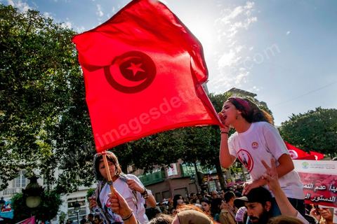 09 mars 2013 : sur l'avenue Habib Bourguiba à Tunis, près de 3000 manifestants pour commémorer la femme de la Femme et le décès de Chokri Belaid le 6 février. Plusieurs personnalités politiques, des activistes de la société civile et des artistes  ont répondu présent à l'appel de la commission Femmes de l'UGTT ainsi que d'autres organisations féministes.
