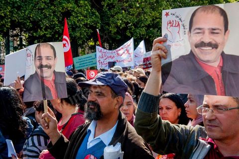09 mars 2013 : sur l'avenue Habib Bourguiba à Tunis, près de 3000 manifestants pour commémorer la femme de la Femme et le décès de Chokri Belaid le 6 février. Plusieurs personnalités politiques, des activistes de la société civile et des artistes  ont répondu présent à l'appel de la commission Femmes de l'UGTT ainsi que d'autres organisations féministes.