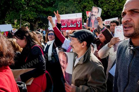 09 mars 2013 : sur l'avenue Habib Bourguiba à Tunis, près de 3000 manifestants pour commémorer la femme de la Femme et le décès de Chokri Belaid le 6 février. Plusieurs personnalités politiques, des activistes de la société civile et des artistes  ont répondu présent à l'appel de la commission Femmes de l'UGTT ainsi que d'autres organisations féministes.
