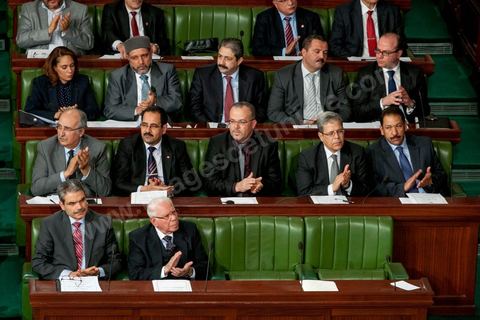 12 mars 2013 : les membres du nouveau gouvernement lors de l'audience pour le discours de Ali Larayedh, le nouveau Premier Ministre, à l'Assemblée Nationale Constituante, pour l'investiture de son nouveau gouvernement présenté le 8 mars au Président de la République. Dans son discours le premier ministre a posé le programme de son gouvernement de 9 mois, programme politique pour mener aux élections pour la fin 2013,  programme sécuritaire, relance économique et lutte contre le chômage.
