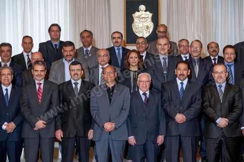 13 mars 2013 : le nouveau gouvernement avec le Président de la République et le Premier Ministre à la présidence de la République, le nouveau gouvernement de Ali Larayedh, qui a remporté le vote de confiance le matin même à l'assemblée, prête serment et pose pour la photo du gouvernement Ennahdha 2 avec le Président de la République Moncef Marzouki.