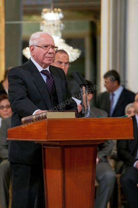 13 mars 2013 : le nouveau ministre de la Défense, Rachid Sabagh prête serment à la présidence de la République, le nouveau gouvernement de Ali Larayedh, qui a remporté le vote de confiance le matin même à l'assemblée, prête serment et pose pour la photo du gouvernement Ennahdha 2 avec le Président de la République Moncef Marzouki.