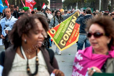 26 mars 2013 : l'ouverture du premier Forum Social Mondial (FSM) en terre arabe est marquée par une grand marche dans Tunis avec les plrésence de plusierus milliers de manifestations altermondialistes venus du monde entier 