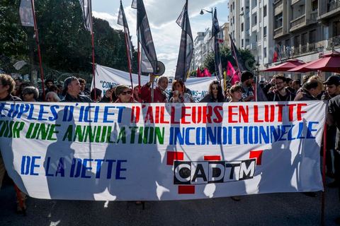 26 mars 2013 : l'ouverture du premier Forum Social Mondial (FSM) en terre arabe est marquée par une grand marche dans Tunis avec les plrésence de plusierus milliers de manifestations altermondialistes venus du monde entier 