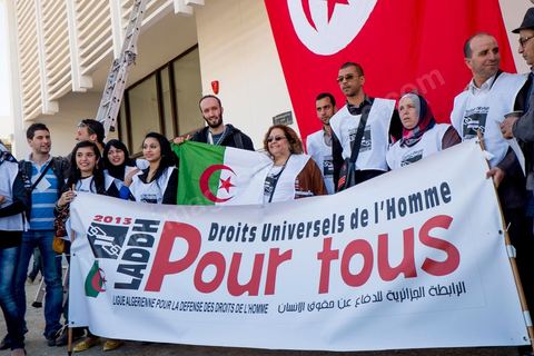 26 mars 2013 : l'ouverture du premier Forum Social Mondial (FSM) en terre arabe est marquée par une grand marche dans Tunis avec les plrésence de plusierus milliers de manifestations altermondialistes venus du monde entier 