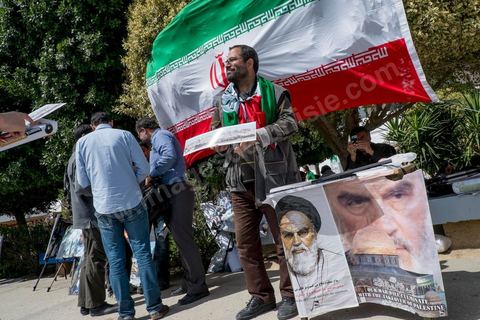 29 mars 2013 : Des militants pro Khomeini au dernier jour des rencontres du Forum Social Mondial sur le campus universitaire de Tunis. Ce premier forum en Terre arabe a été fortement marqué par les revendicatiosn et constatestations nationaliste arabes, et dominé par un hommage et soutien constant au peuple palestinien.